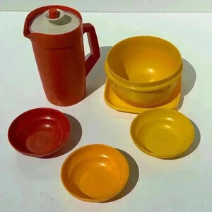 Set of 6  Tupperware Toy small scale play dishes